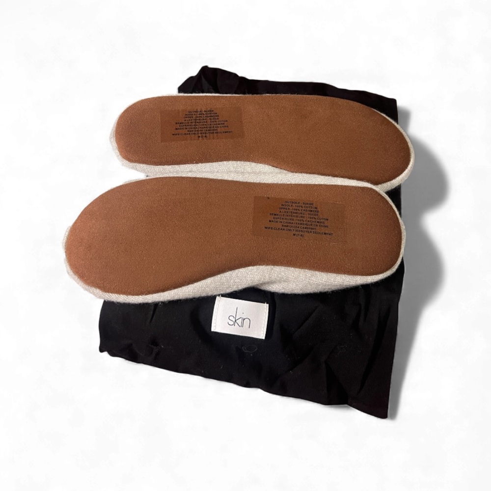 New with tags Skin Workdwide 100% Cashmere ballet slippers. Size Medium (7 - 8) - Picture 2 of 4